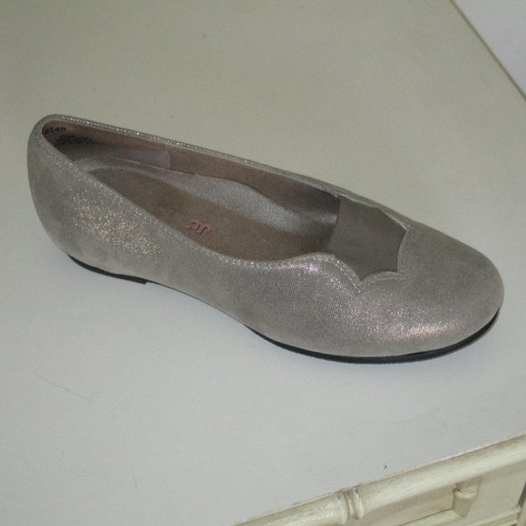 Munro American Womens Taupe Shimmer Ballet Flat - Size 6W - Picture 4 of 9